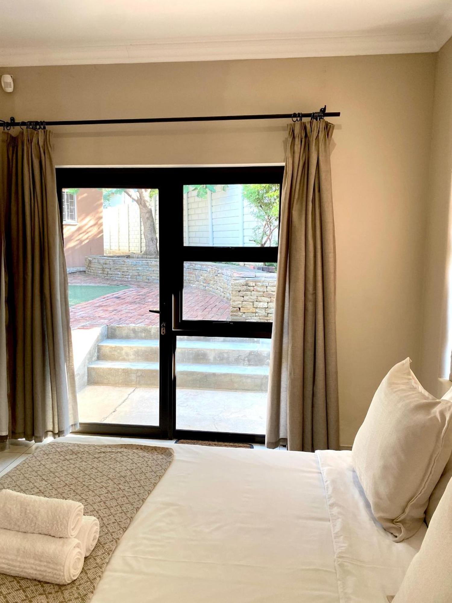 Cavallo Guesthouse Уиндхоек Екстериор снимка